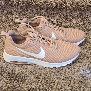 Nike Air Tennis Shoes